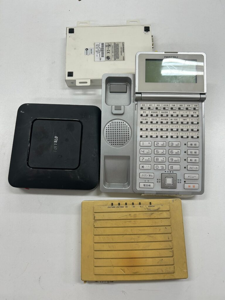 こういった小型家電を解体すると…